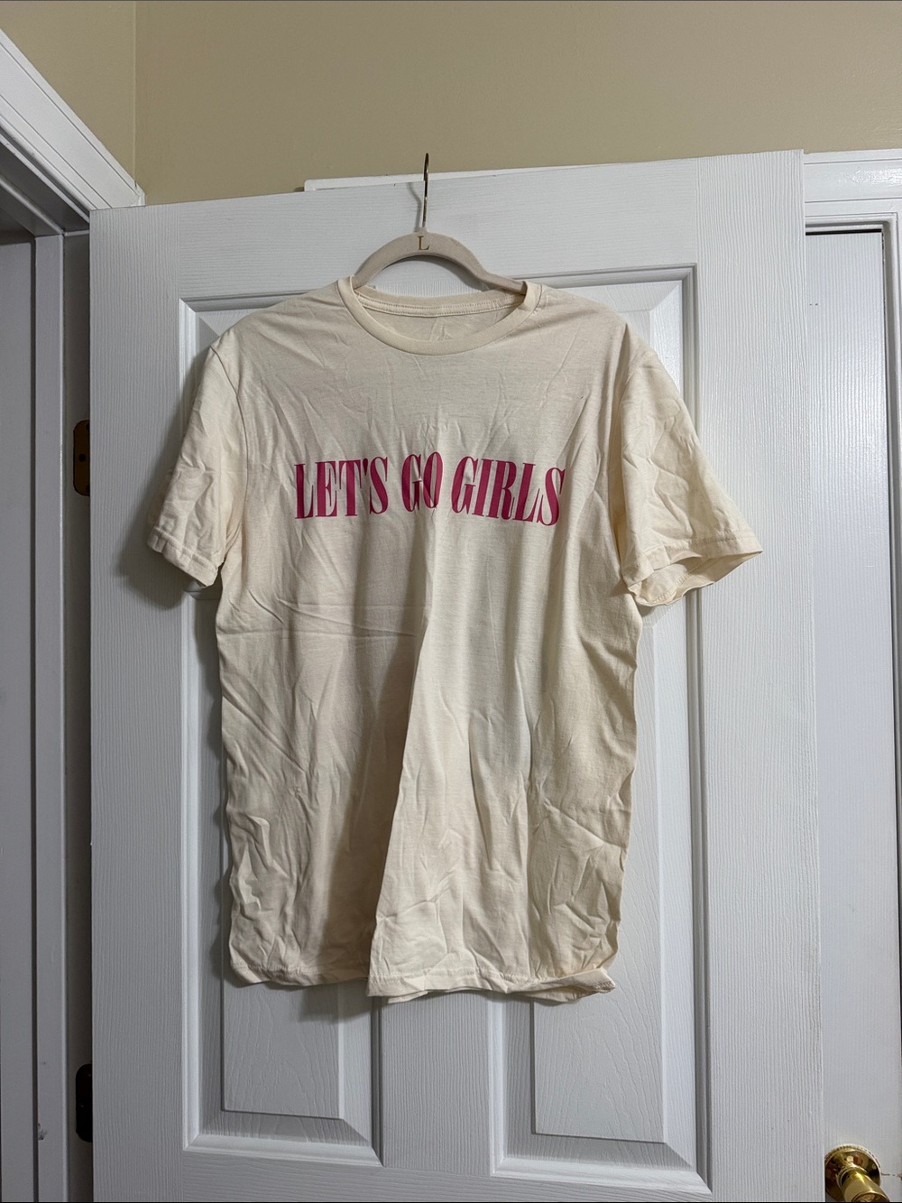 Shania Twain Queen of Me Tour Let's Go Girls Pink and Cream Graphic Tee Medium